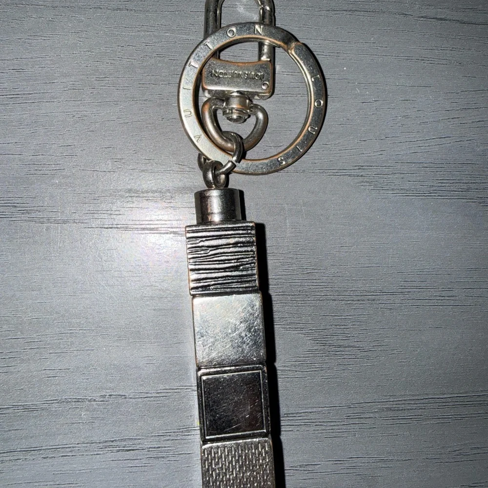 Louis Vuitton Damier Silver Key charm / Bag Charm - Picture 5 of 5